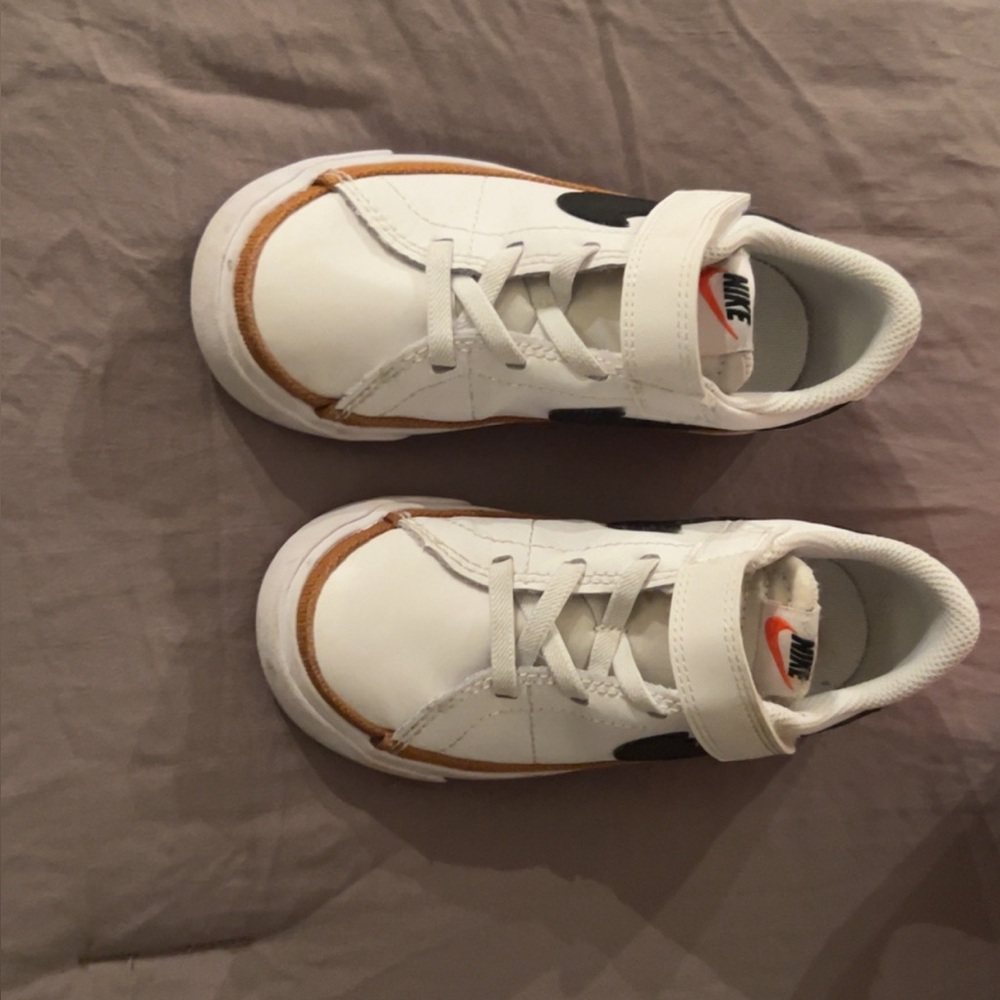 Nike legacy court shoes sz 10c